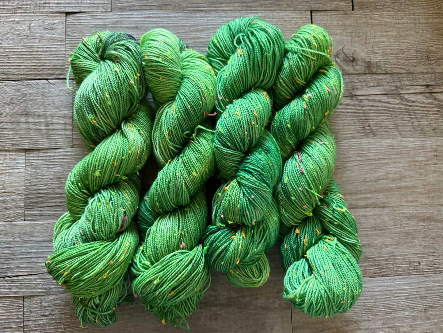 Green Pine neon nep